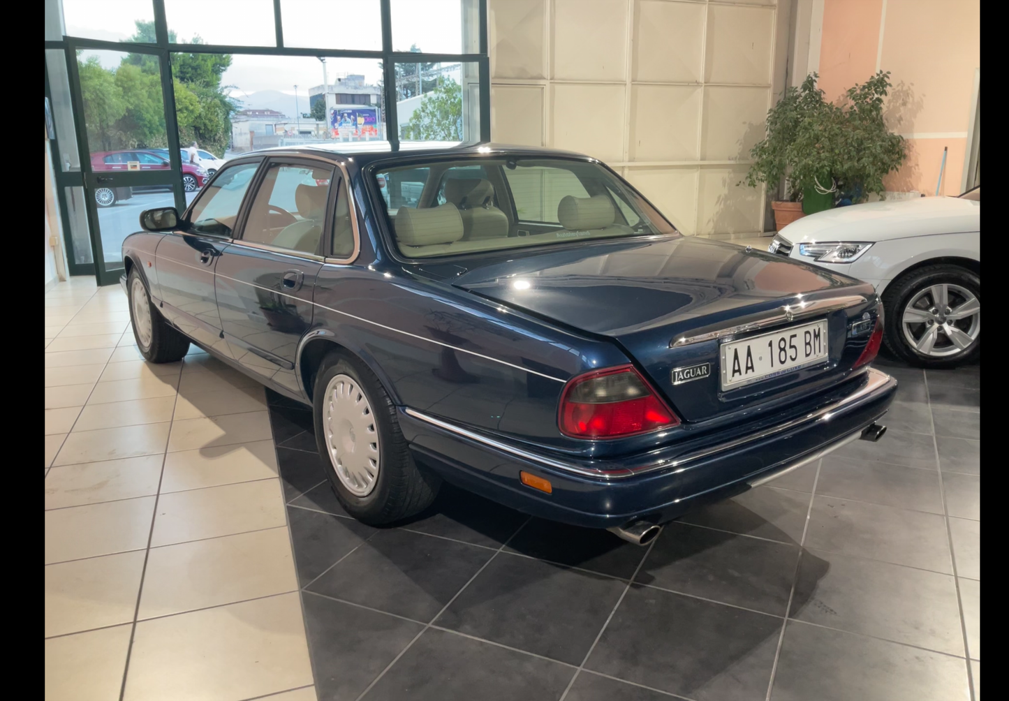 JAGUAR XJ6