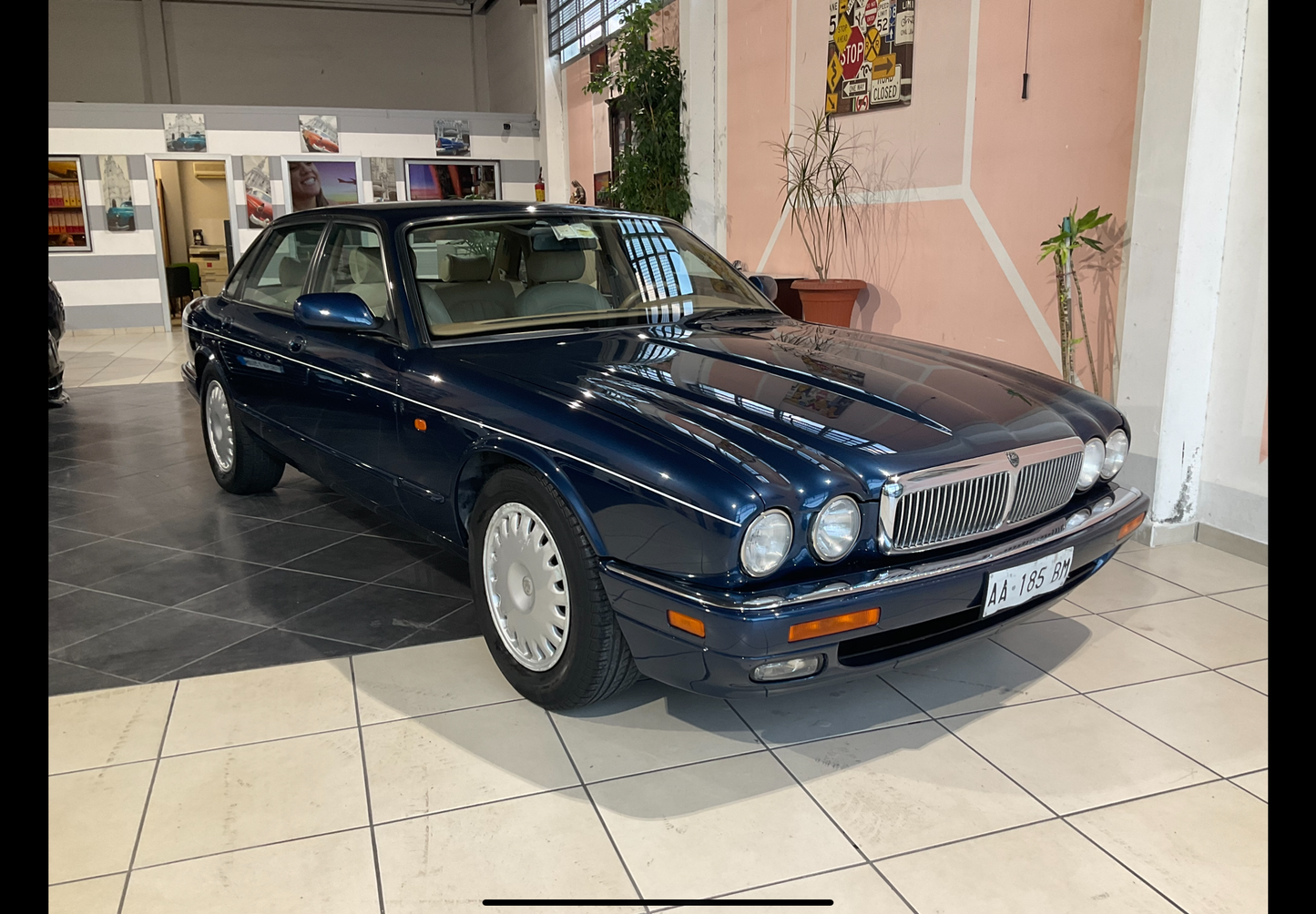 JAGUAR XJ6