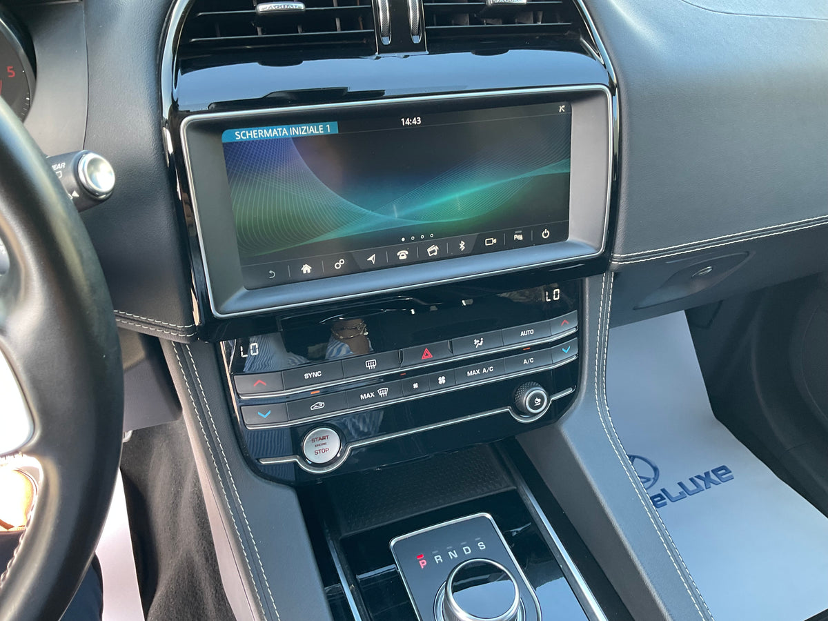 JAGUAR F-PACE AWD 2.0 R dynamic