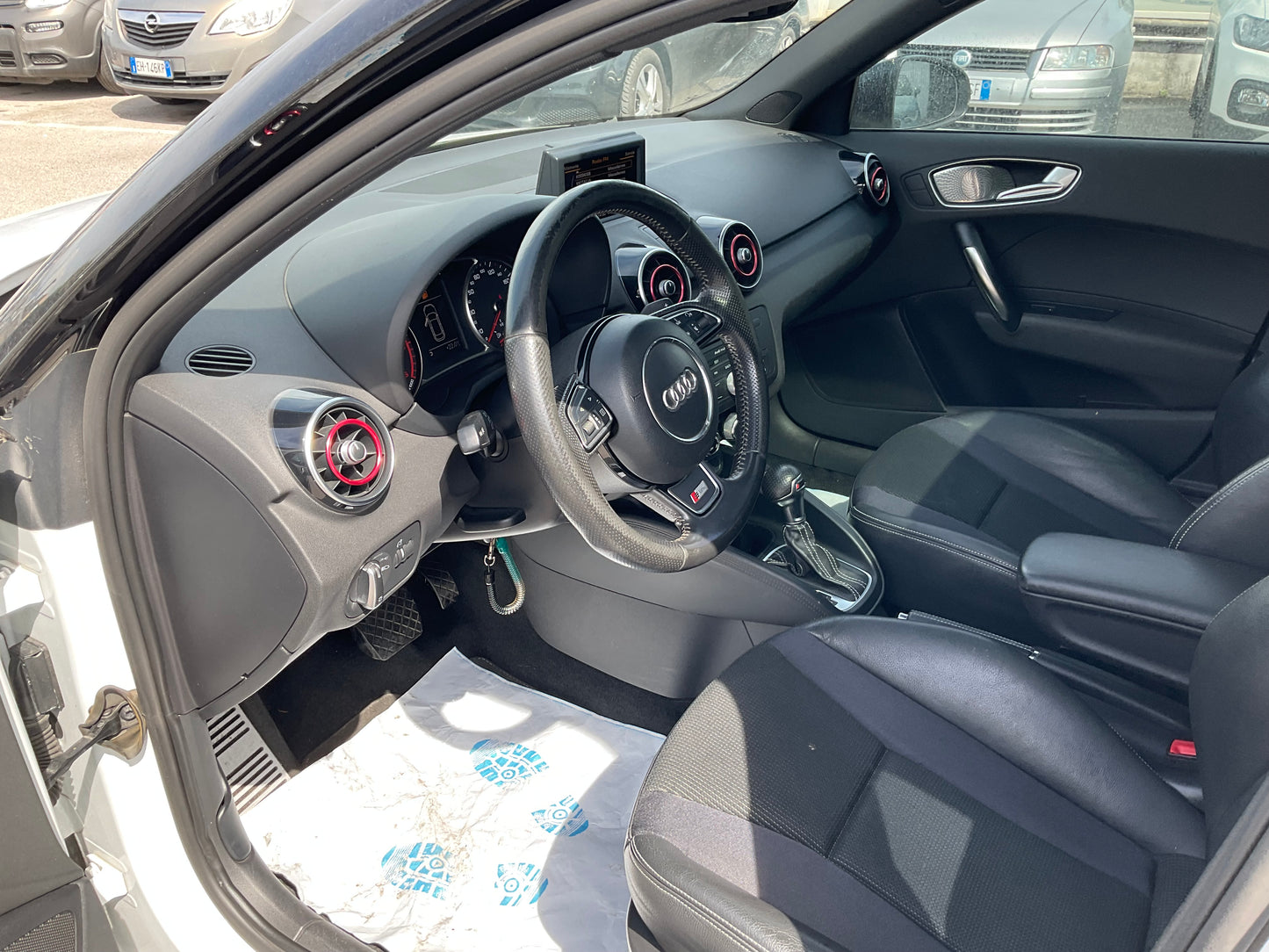 AUDI A1 1.6 90cv automatica S-LINE
