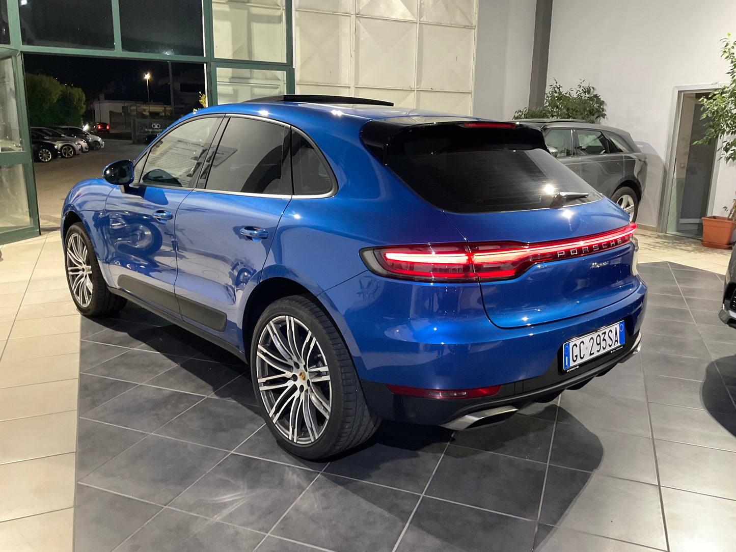 PORSCHE MACAN 2.0 turbo