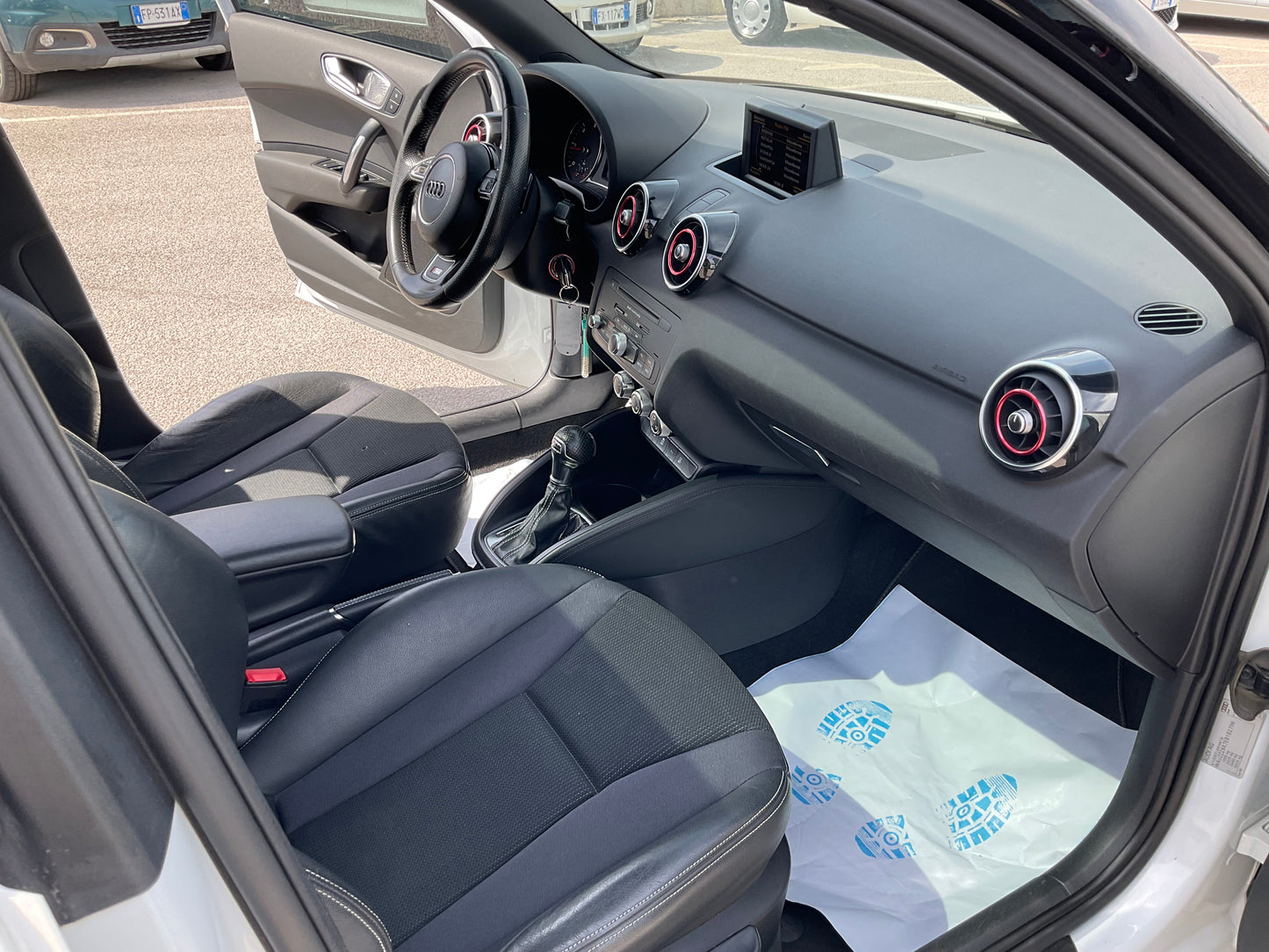 AUDI A1 1.6 90cv automatica S-LINE