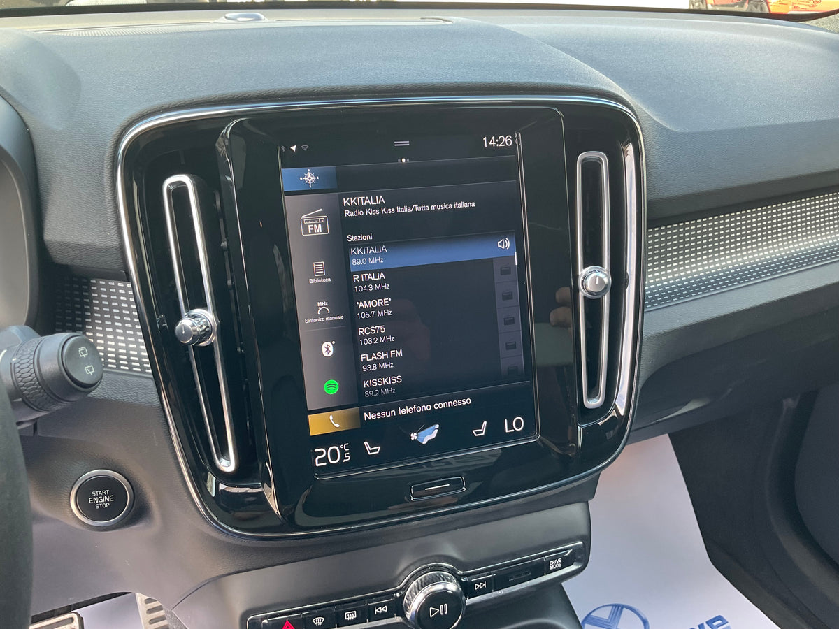 VOLVO XC 40 1.5 plugin 180 cv T5