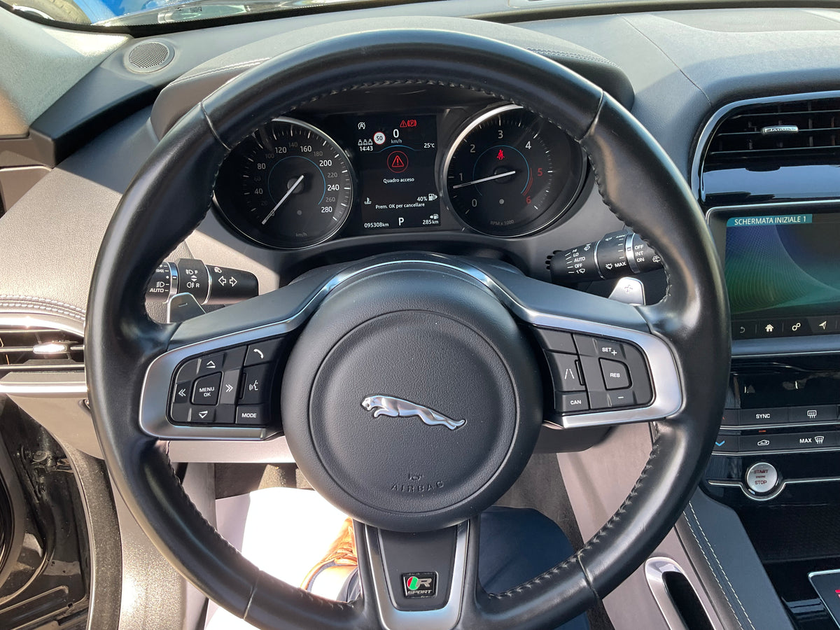 JAGUAR F-PACE AWD 2.0 R dynamic